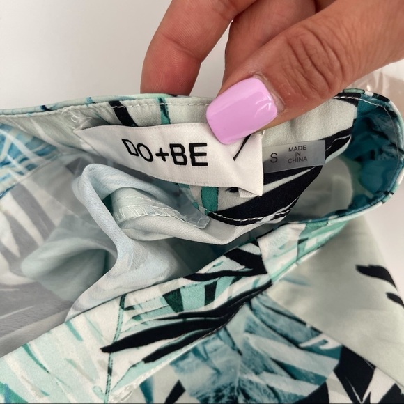 Fashion Nova Rosalyn Tropical Two Piece Set Knot Front Crop Top & Shorts Small S - Picture 8 of 8